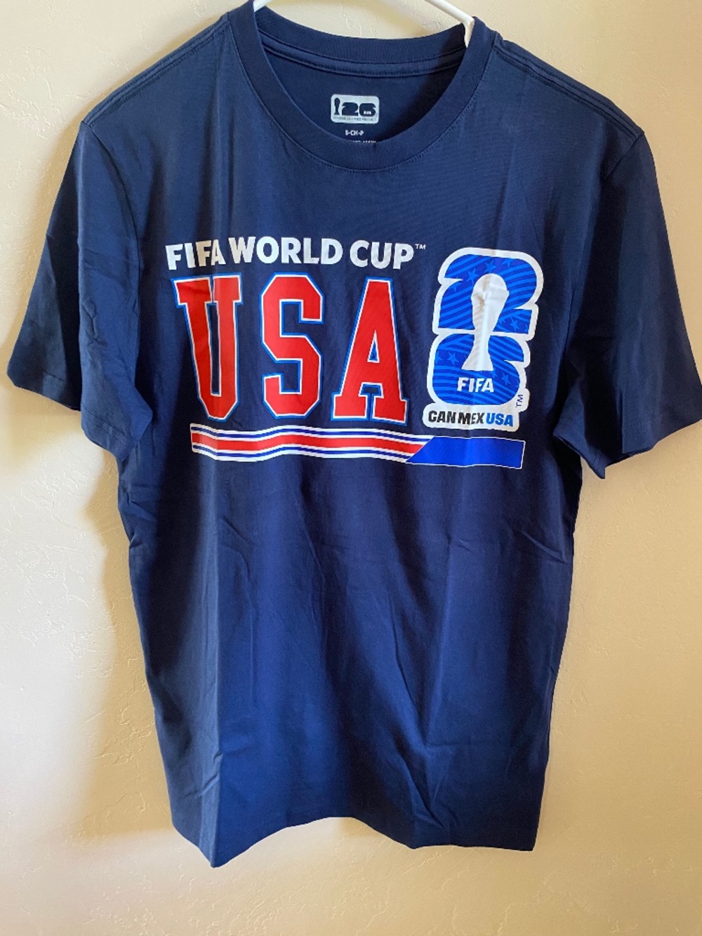 Mens FIFA World Cut USA 26 t-shirt Size Small